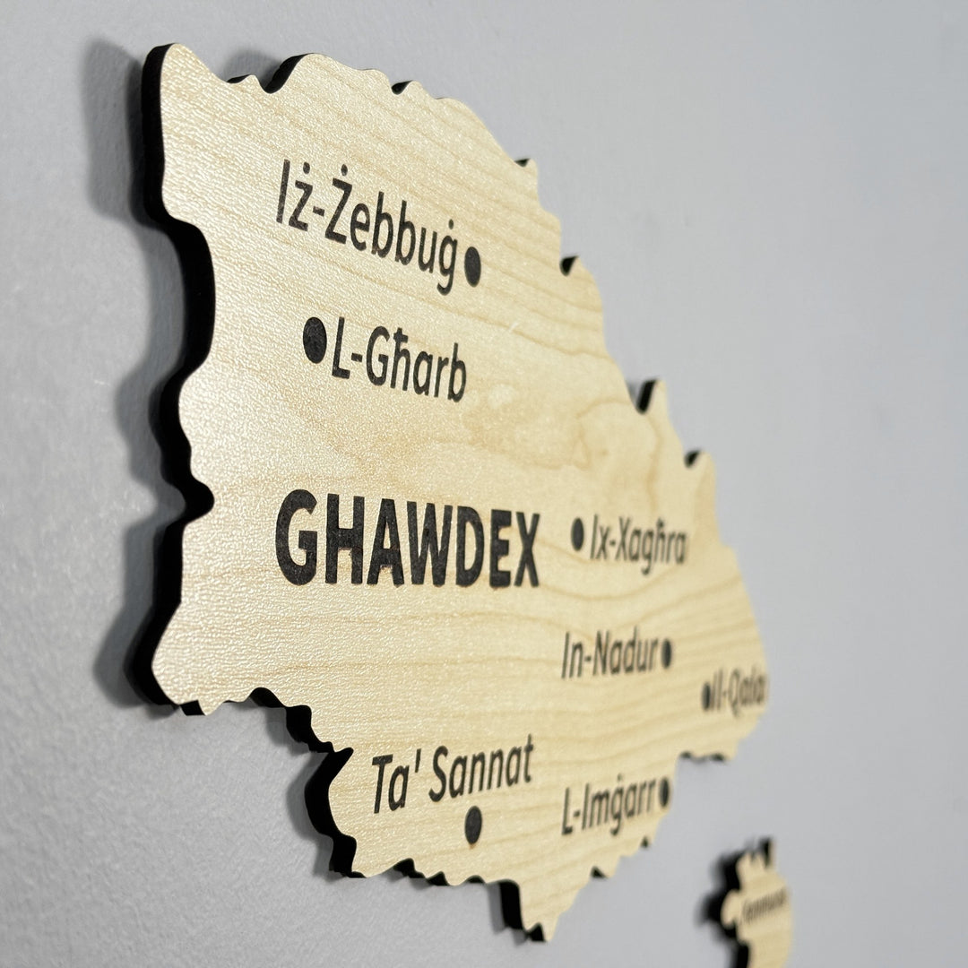 Close-up of Għawdex (Gozo) with town labels on the wooden Malta map