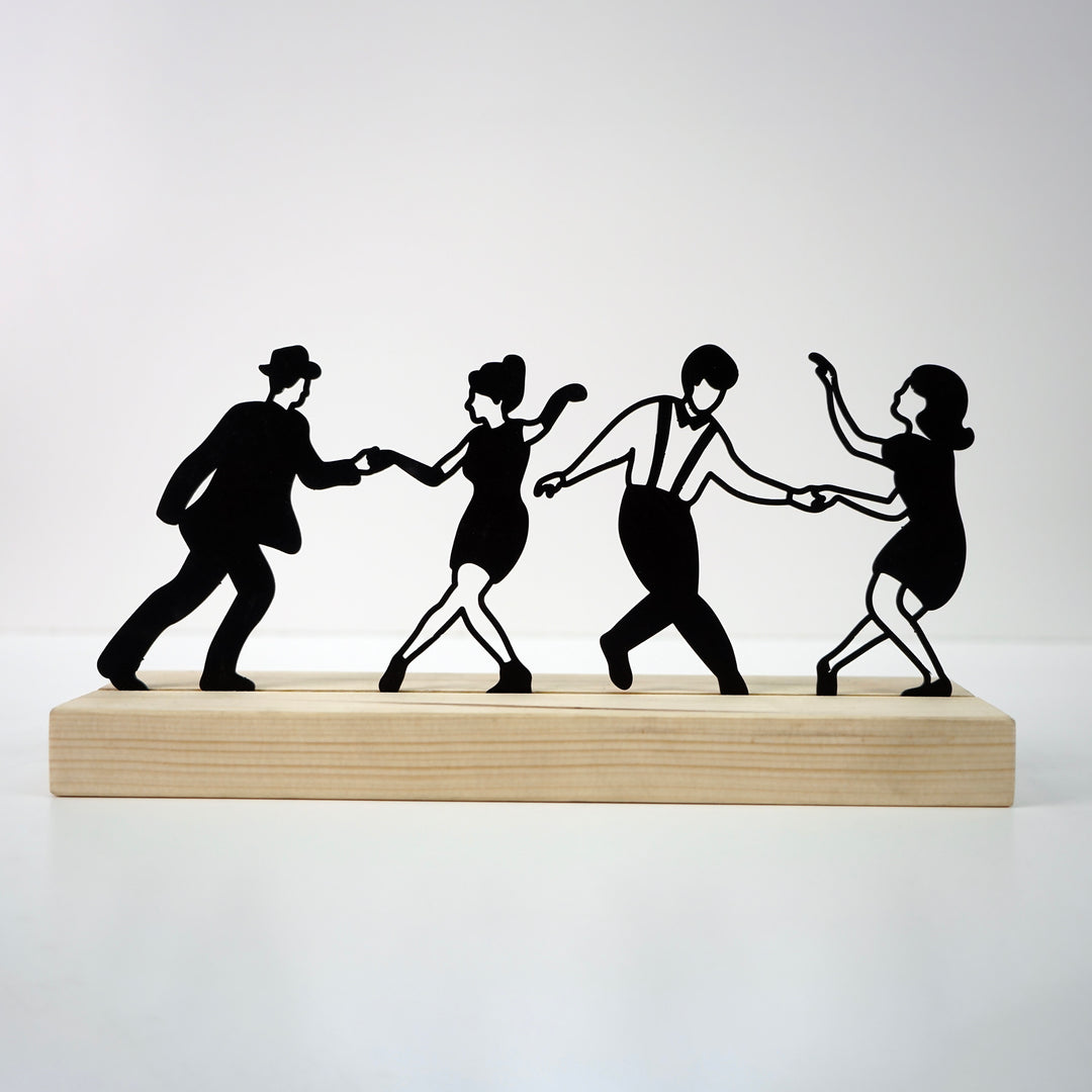 dancing-couples-metal-wall-table-wall-decor-as-a-symbol-of-love-and-unity-colorfullworlds