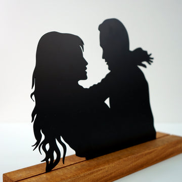hugging-couples-valentine's-day-special-days-metal-wall-decors-metal-decor-silver-gold-office-metal-decor-colorfullworlds