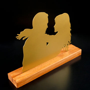hugging-couples-valentine's-day-special-days-metal-wall-decors-table-decor-silver-black-home-metal-decoration-colorfullworlds