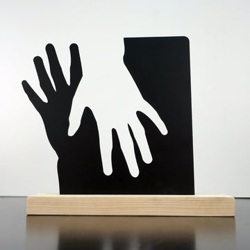 romantic-wall-art-of-couple-crossing-hands-in-gold-colorfullworlds