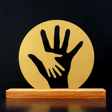 mother-and-child-hands-metal-home-decor-metal-home-decor-metal-decor-elegance-touch-colorfullworlds