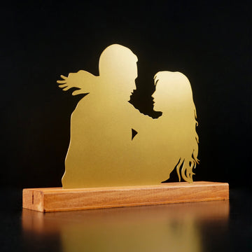 hugging-couples-valentine's-day-special-days-metal-table-decor-black-copper-office-metal-decor-colorfullworlds